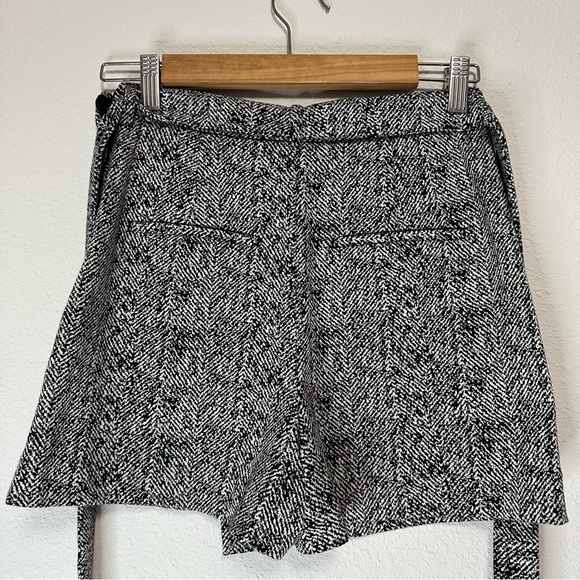 EXPRESS - Black & White Printed Skort with Belt - Picture 5 of 10